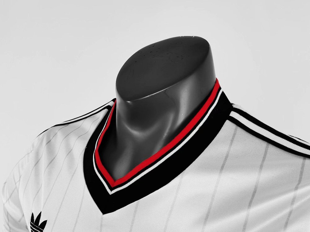 1983 Manchester United away Retro Fan Version