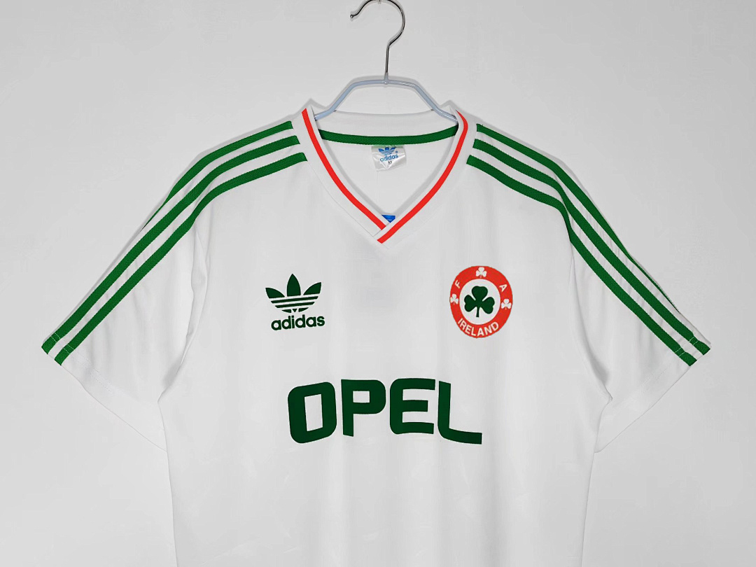1990/92 Ireland away retro Fans version