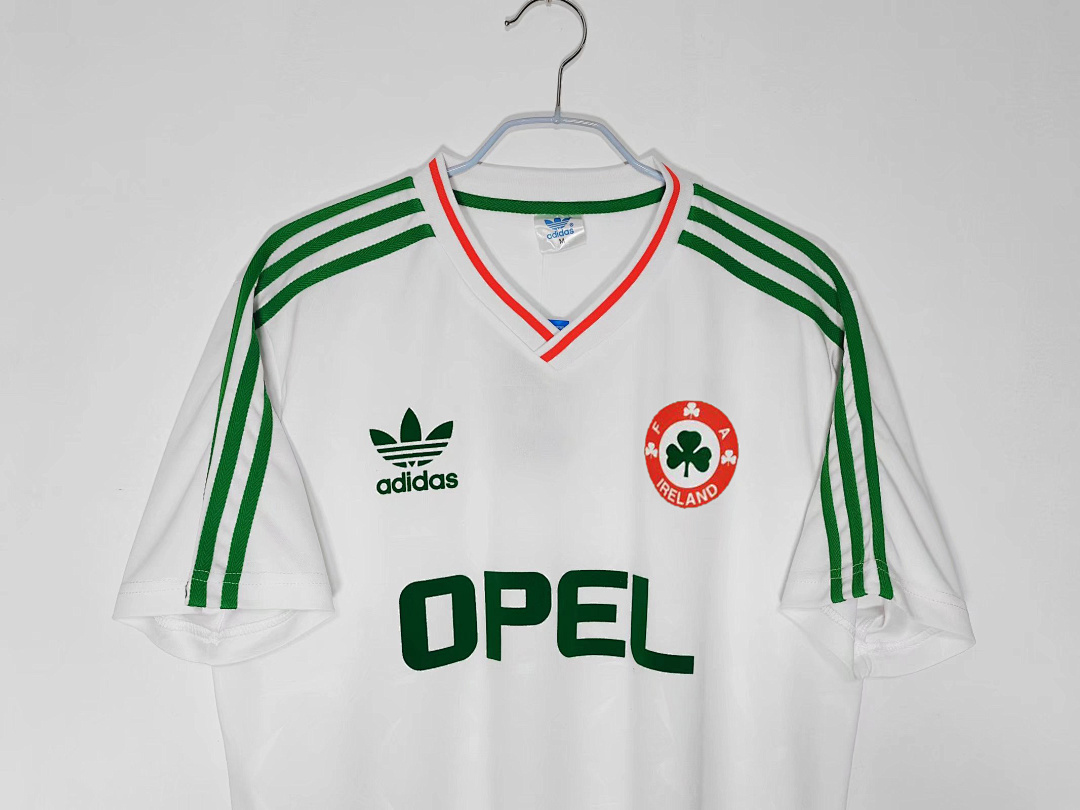 1990/92 Ireland away retro Fans version