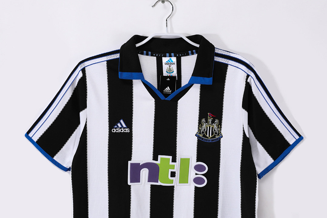 2000/01 Newcastle home retro Fans version