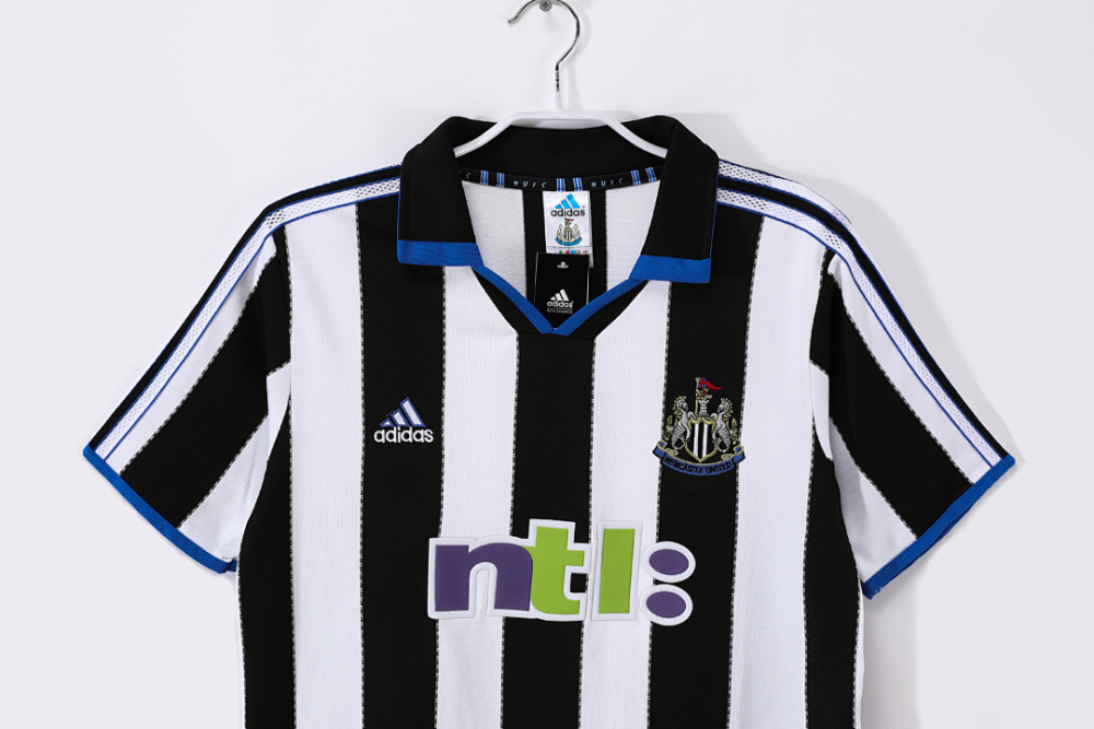2000/01 Newcastle home retro Fans version