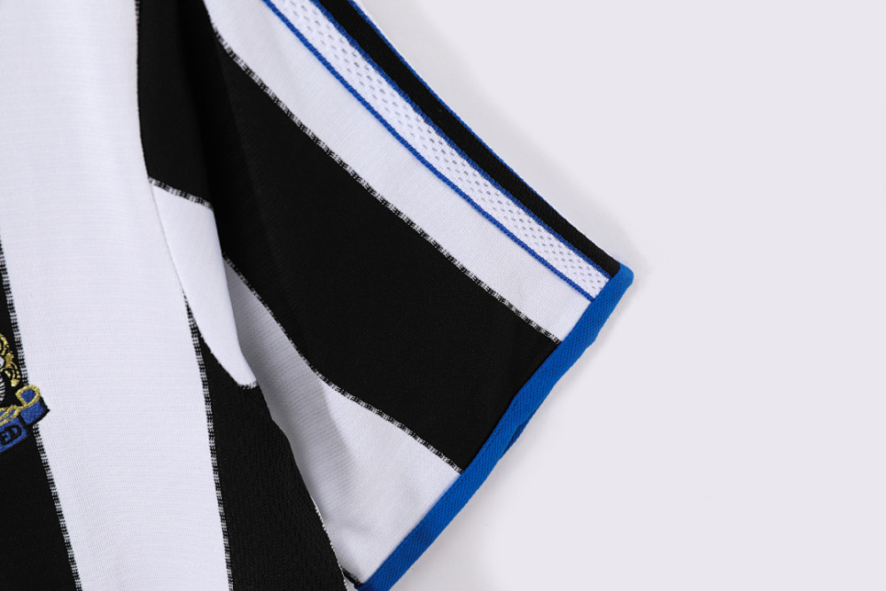 2000/01 Newcastle home retro Fans version
