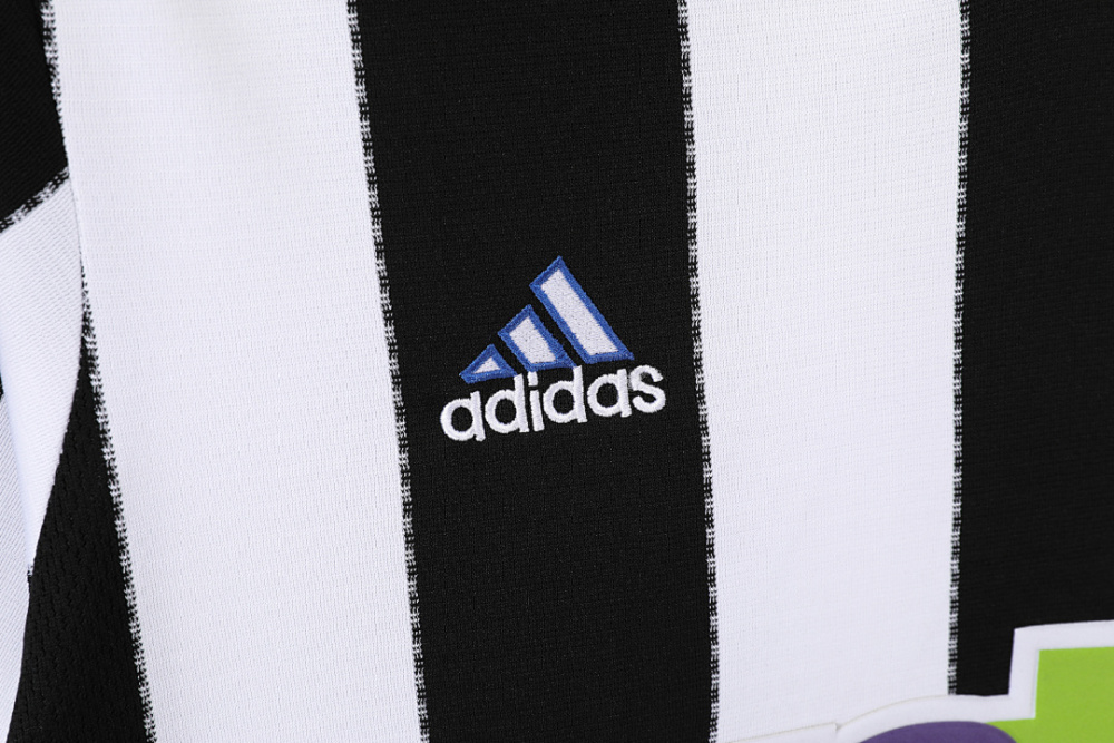 2000/01 Newcastle home retro Fans version