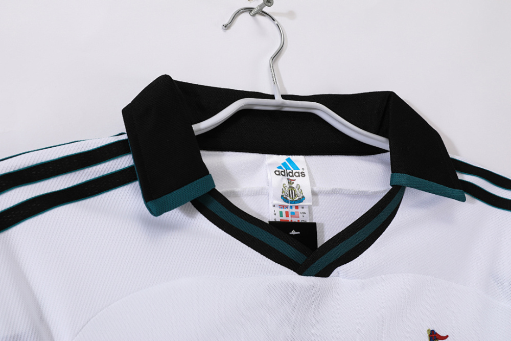 1999/00 Newcastle away retro Fans version