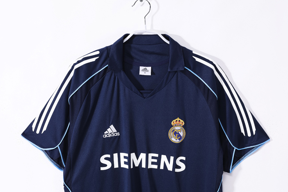 2005/06 Real Madrid away Retro Fan Version