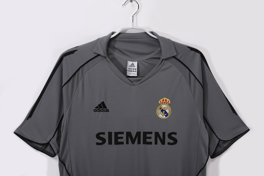 2005/06 Real Madrid 3rd Retro Fan Version