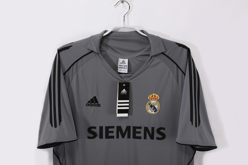 2005/06 Real Madrid 3rd Retro Fan Version