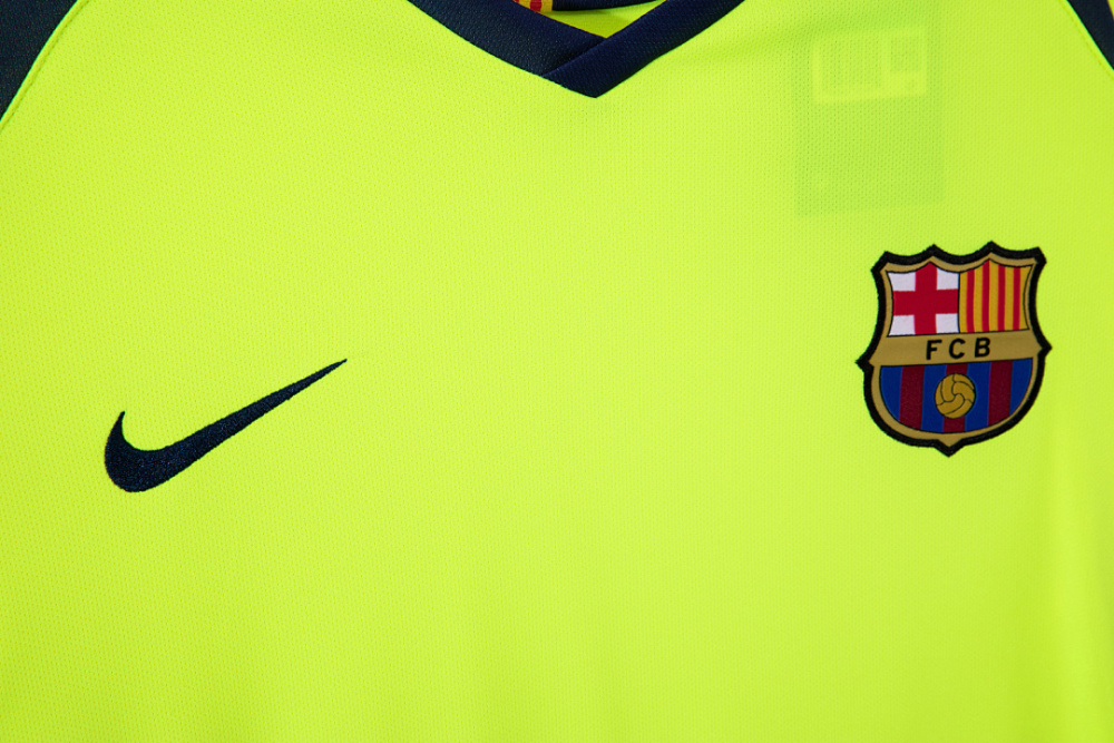 2005/06 Barcelona away Retro Fans version