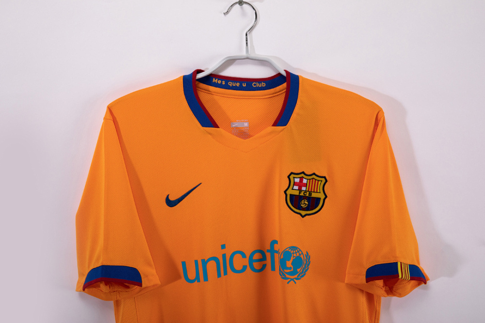 2006/07 Barcelona away Retro Fans version