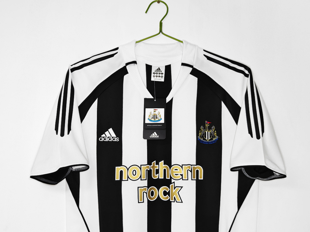 2005/06 Newcastle home retro Fans version