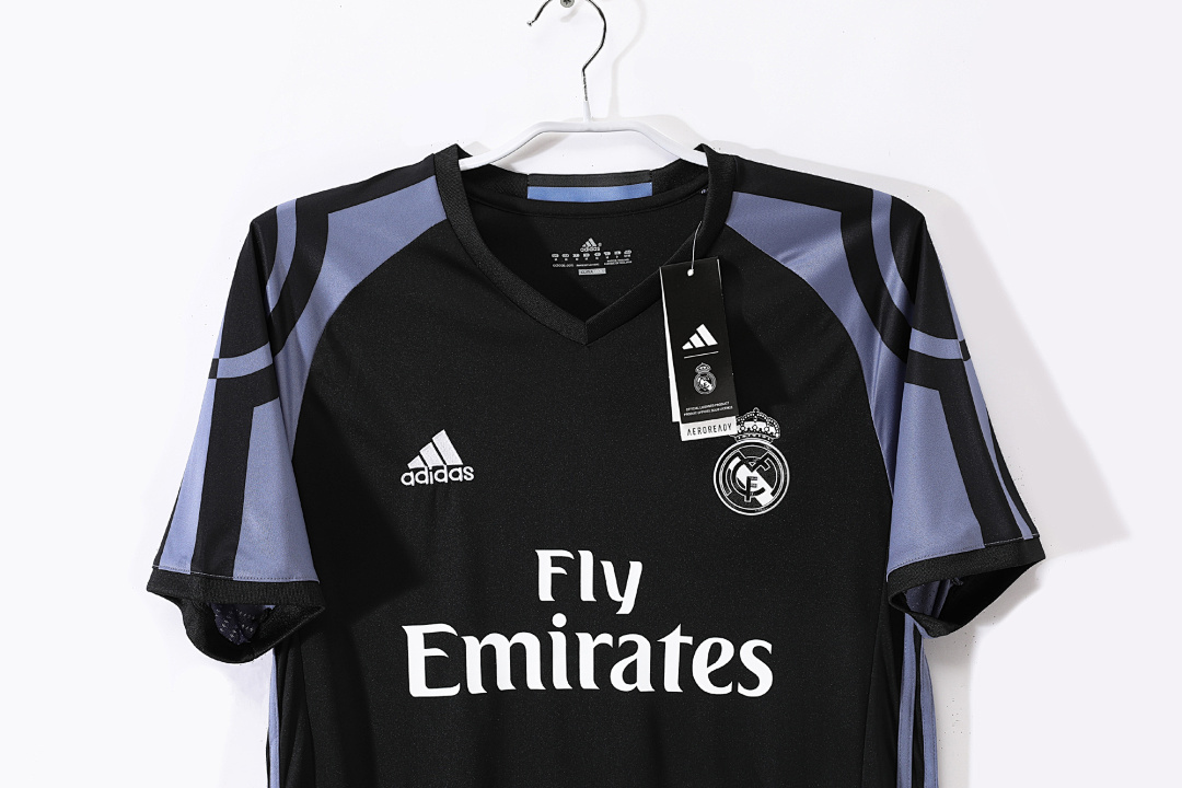 2016/17 Real Madrid 3rd Retro Fan Version