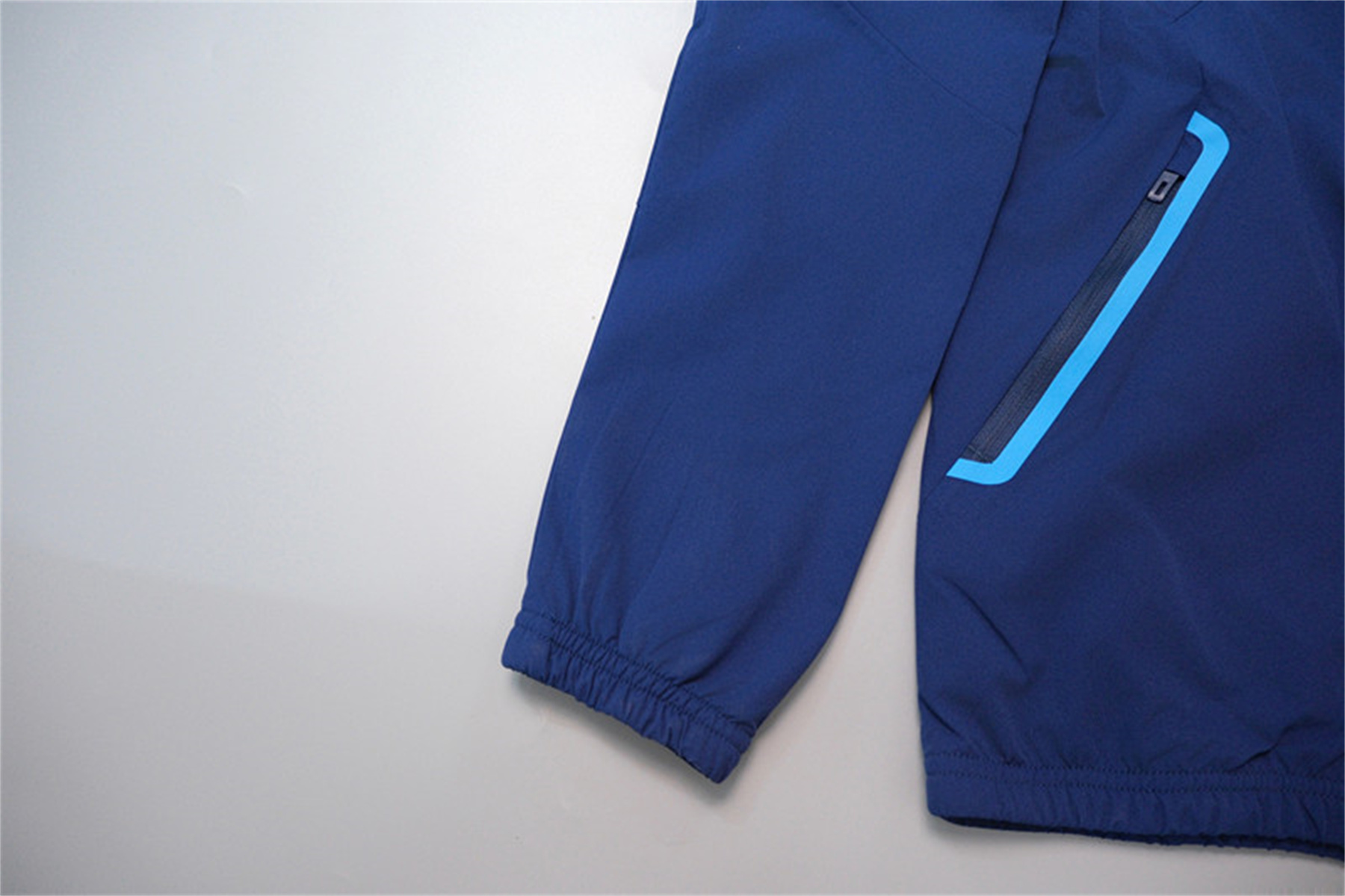 2026 2027 Real Madrid  windbreaker Hooded jacket soccer jersey Royal blue