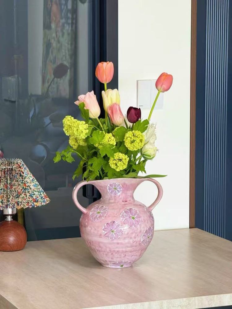 Ceramic vase art ornaments / understated luxury decorative items