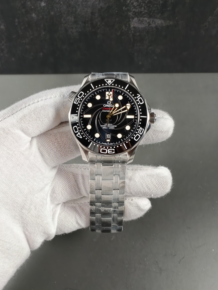 VSF Seamaster Diver 300M James Bond 007 Edition with Extra Black Rubber Straps
