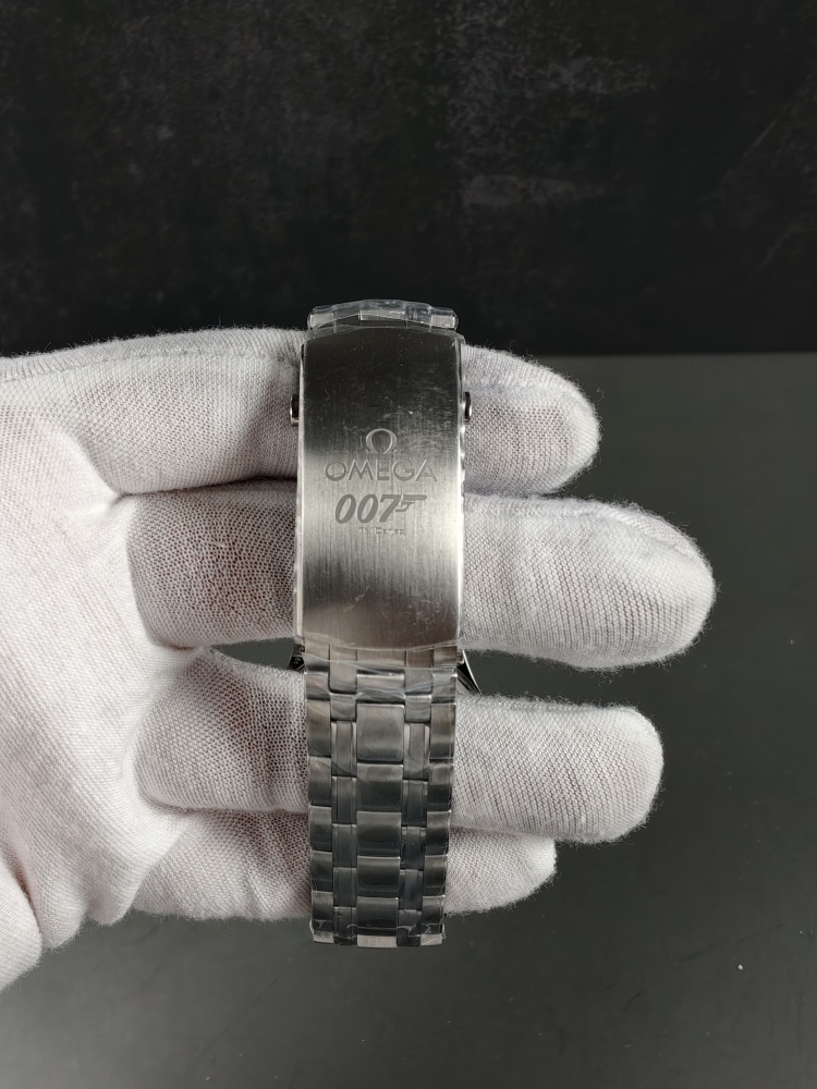 VSF Seamaster Diver 300M James Bond 007 Edition with Extra Black Rubber Straps