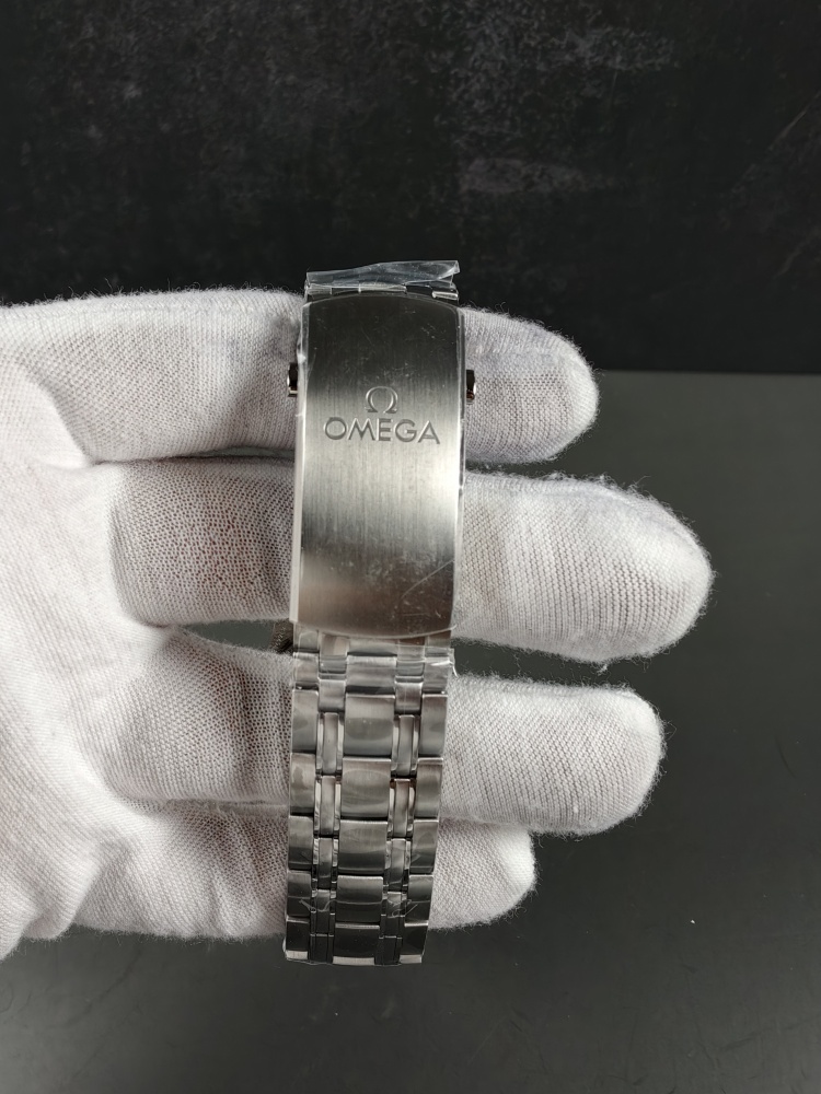 Omega VSF Seamaster Diver 300M White Dial with Extra Black Rubber Straps