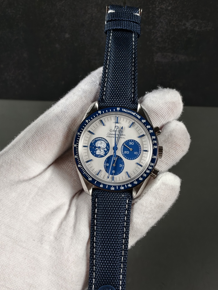SMF Speedmaster “Silver Snoopy” with Extra Steel Bracelet