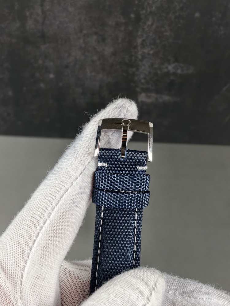 SMF Speedmaster “Silver Snoopy” with Extra Steel Bracelet