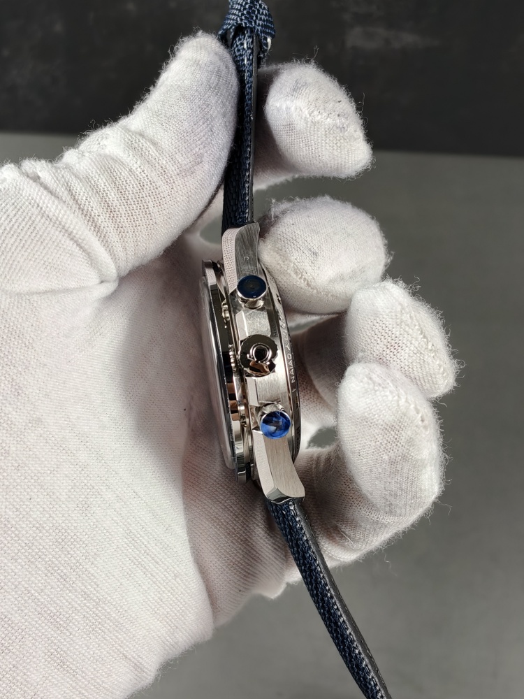 SMF Speedmaster “Silver Snoopy” with Extra Steel Bracelet