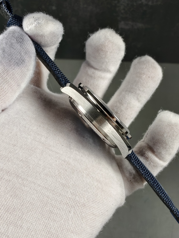 SMF Speedmaster “Silver Snoopy” with Extra Steel Bracelet