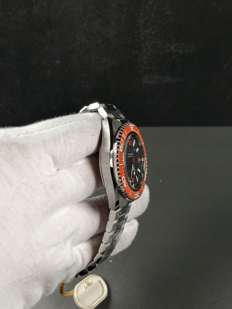 Omega VS+ Planet Ocean 600M Orange Diver