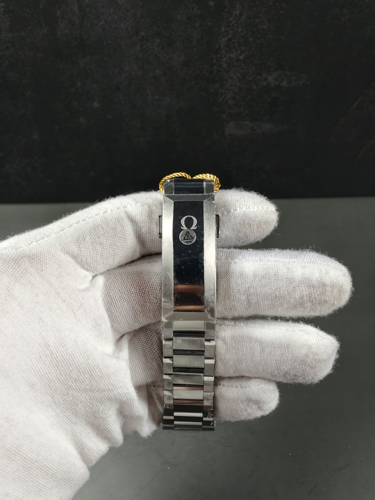 Omega VS+ Planet Ocean 600M Orange Diver