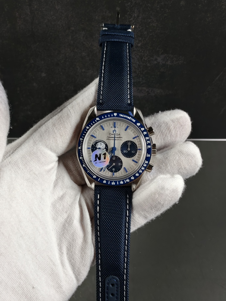 N1 Omega Speedmaster Silver Snoopy Award 50th Anniversary | 42mm | Blue Nylon Strap