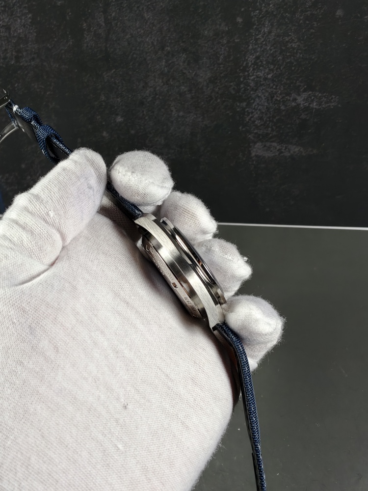 N1 Omega Speedmaster Silver Snoopy Award 50th Anniversary | 42mm | Blue Nylon Strap