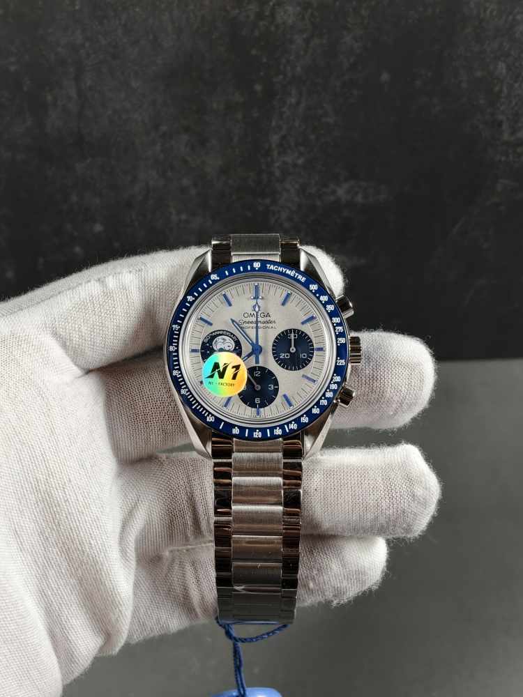N1 Omega Speedmaster Silver Snoopy Award 50th Anniversary | 42mm