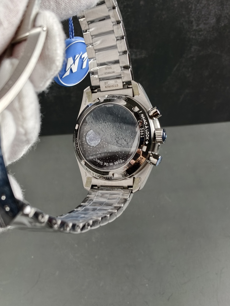 N1 Omega Speedmaster Silver Snoopy Award 50th Anniversary | 42mm