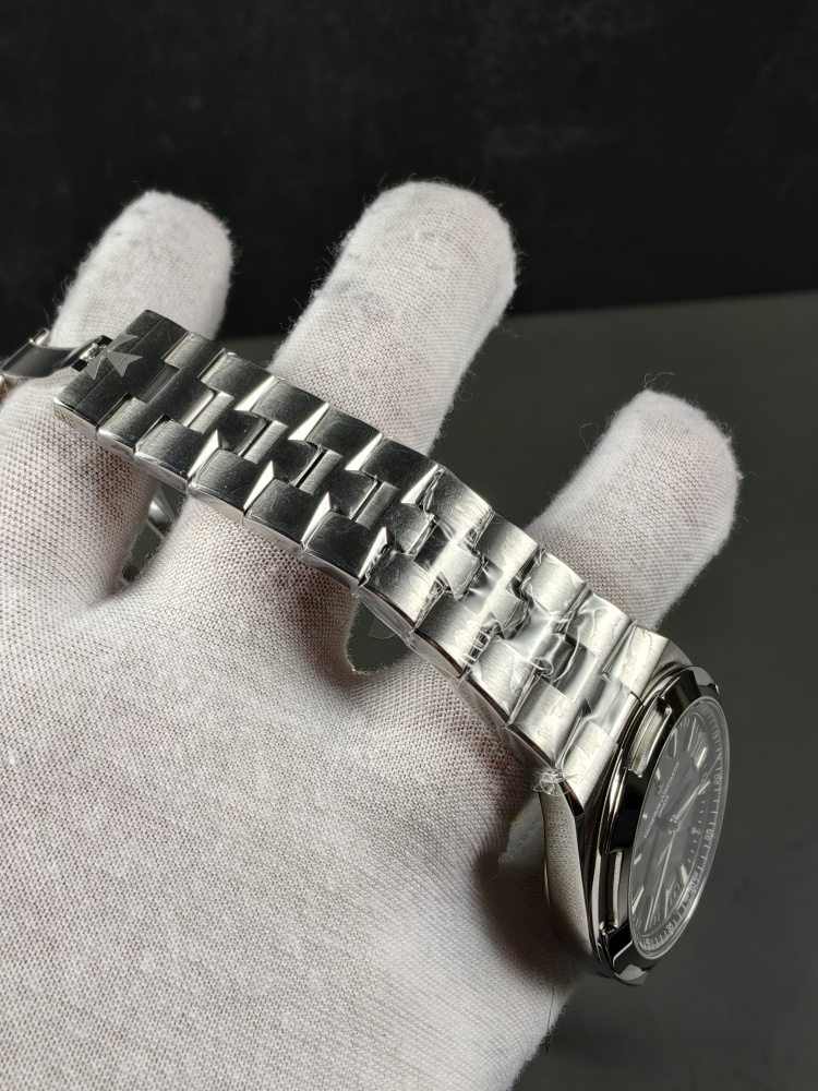 PPF Overseas 4500V Black Dial | 41mm | Clone 5100 Automatic Movement