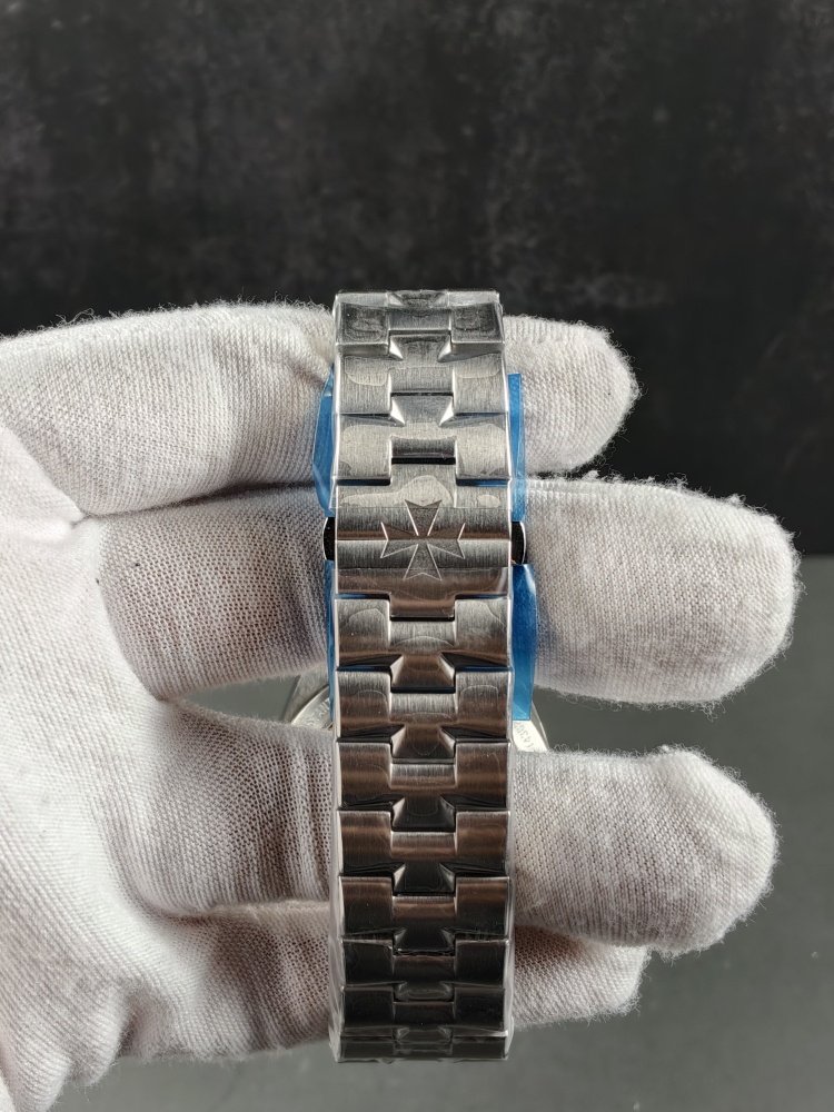 ANT Overseas 6000V Burgundy Dial | 41mm | Automatic Movement