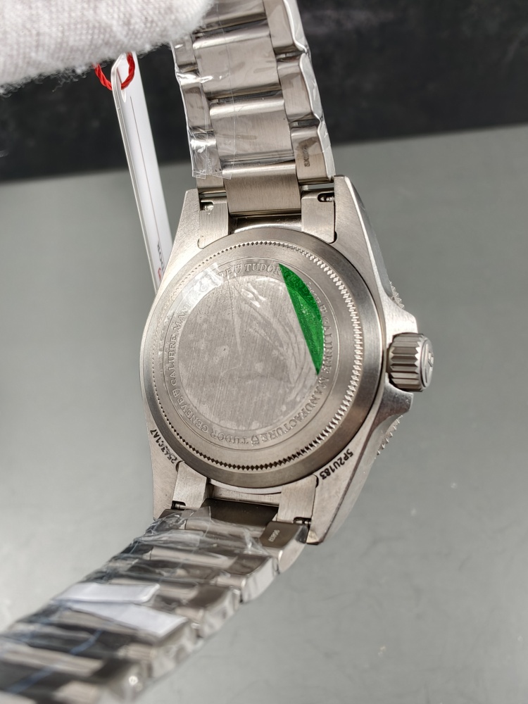 M+ Pelagos Ultra | 43mm | Titanium | Extra Black Rubber Strap | ETA 2836 Automatic Movement