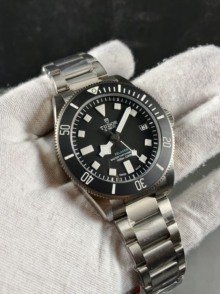M+ Pelagos Ultra | 43mm | Titanium | Extra Black Rubber Strap | ETA 2836 Automatic Movement