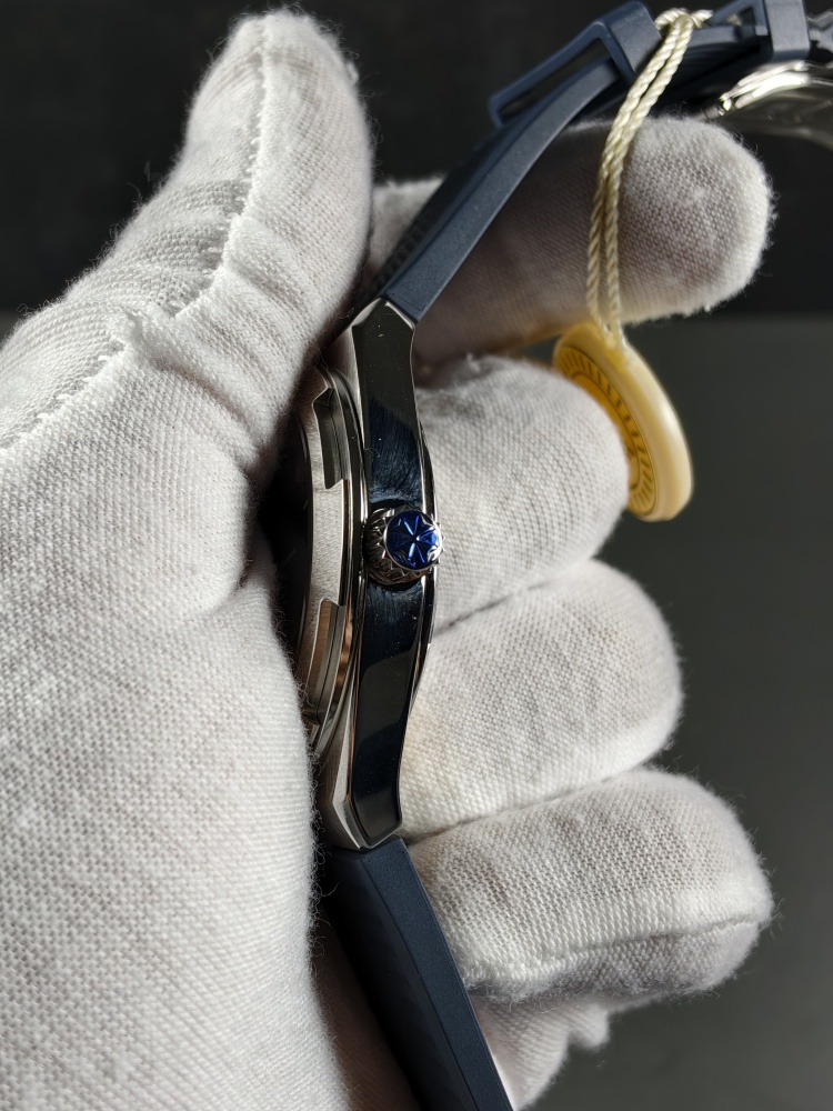 PPF Overseas 4500V Blue Dial with Rubber Straps | 41mm |