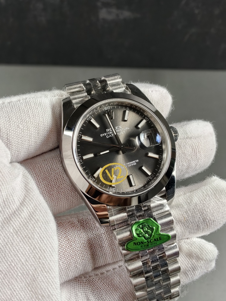 GOLD V2 Free-Sprung Datejust Rhodium Dial | 41mm | Free-Sprung JH3235 Super Clone Movement | Jubilee Bracelet | Smooth Bezel