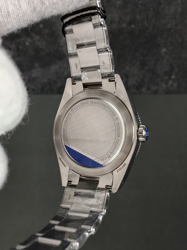 ZF Black Bay 58 Burgundy Oyster Bracelet