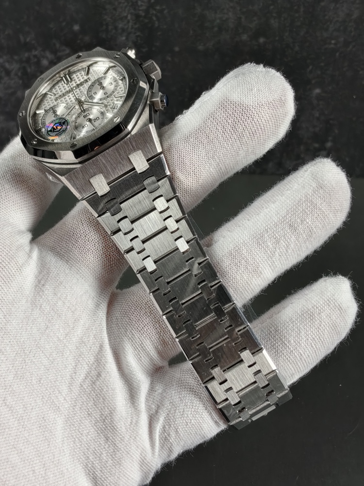 APSF V2 Free-Sprung Royal Oak Selfwinding Chronograph 26240 White Dial | 41mm | SH4401 V2 Free-Sprung Flyback Chronograph Movement