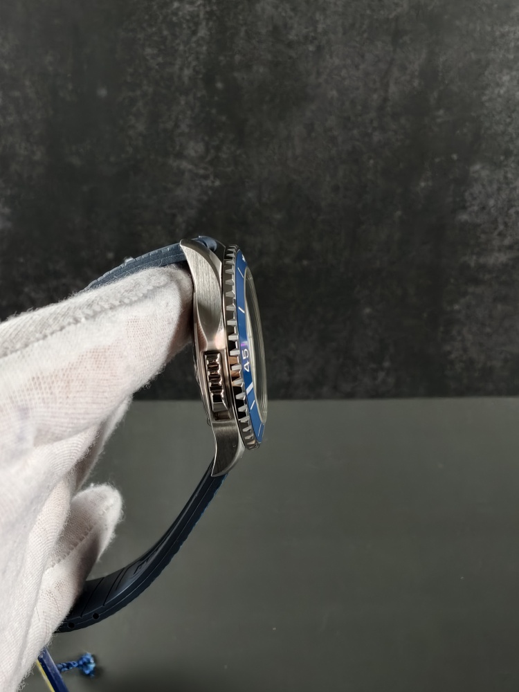 BLS Superocean Automatic 42 Blue Dial | 42mm | Swiss Sellita SW200-1 Automatic Movement | Blue Rubber Strap