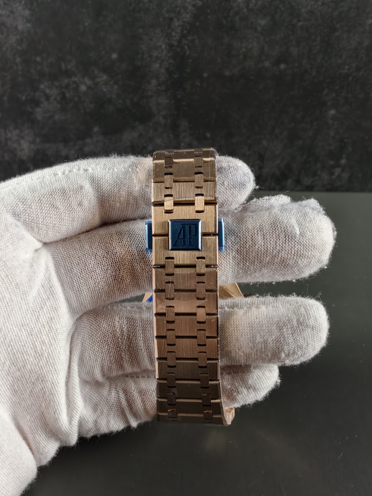 APSF V2 Free-Sprung Royal Oak Selfwinding Chronograph 26240 Rose Gold White Dial | 41mm | SH4401 V2 Free-Sprung Flyback Chronograph Movement