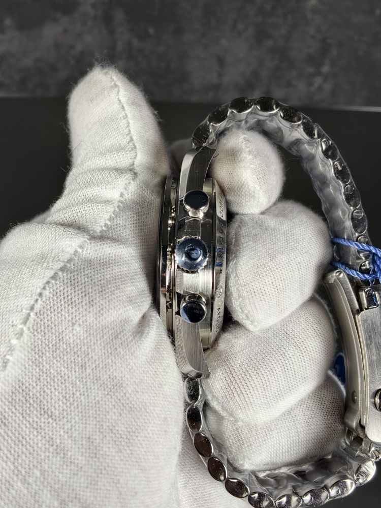 N1 Speedmaster Silver Snoopy 50th Anniversary 42mm – A3861 Manual-Wind Chronograph