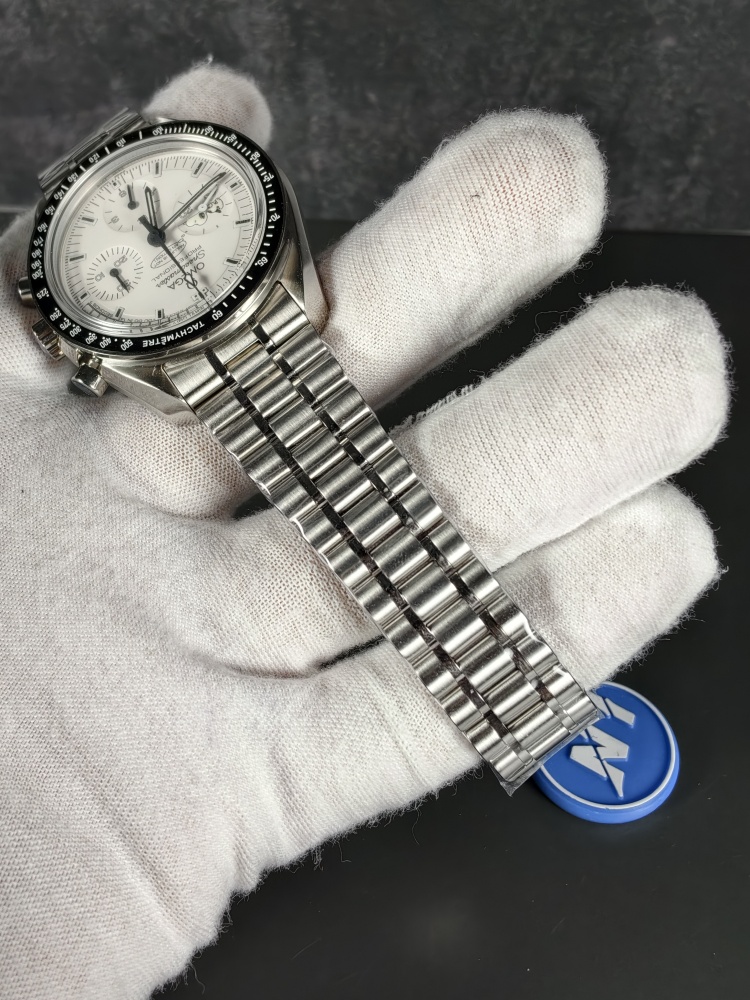 N1 Speedmaster Silver Snoopy 50th Anniversary 42mm – A3861 Manual-Wind Chronograph