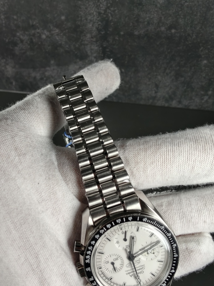 N1 Speedmaster Silver Snoopy 50th Anniversary 42mm – A3861 Manual-Wind Chronograph