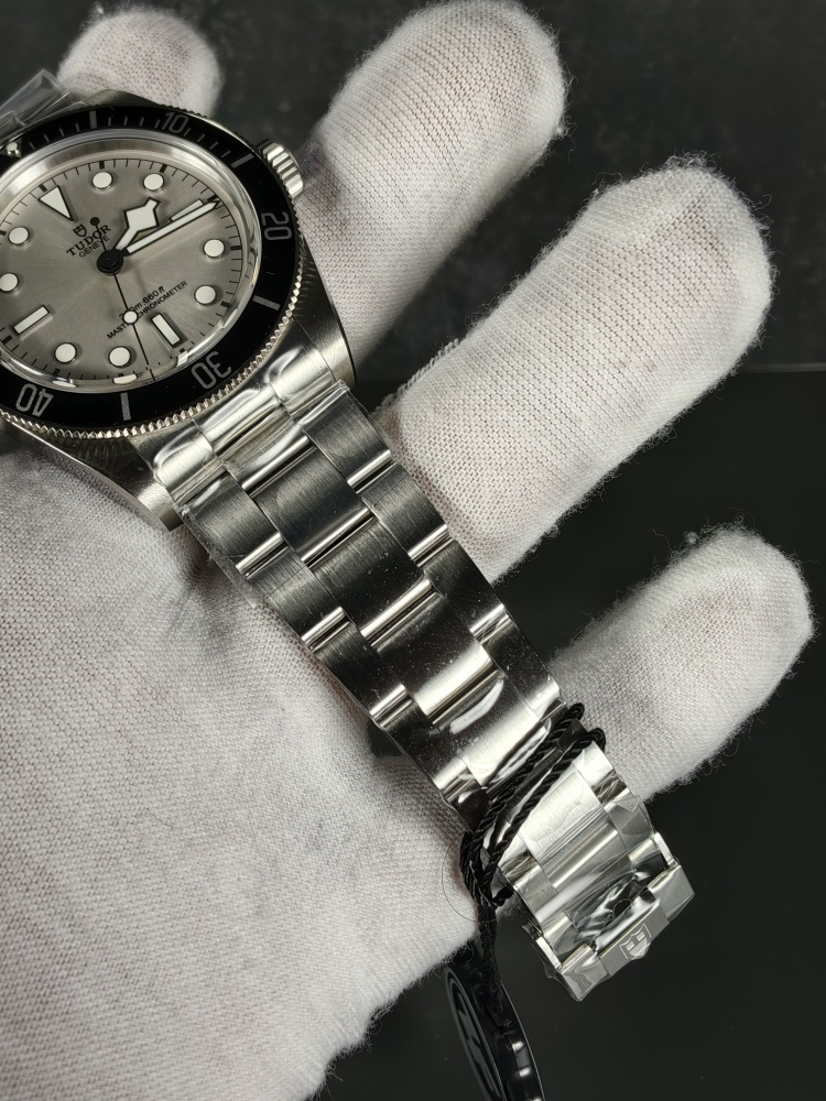 ZF Black Bay 68 Silver Dial | 43mm | A2824 Automatic Movement