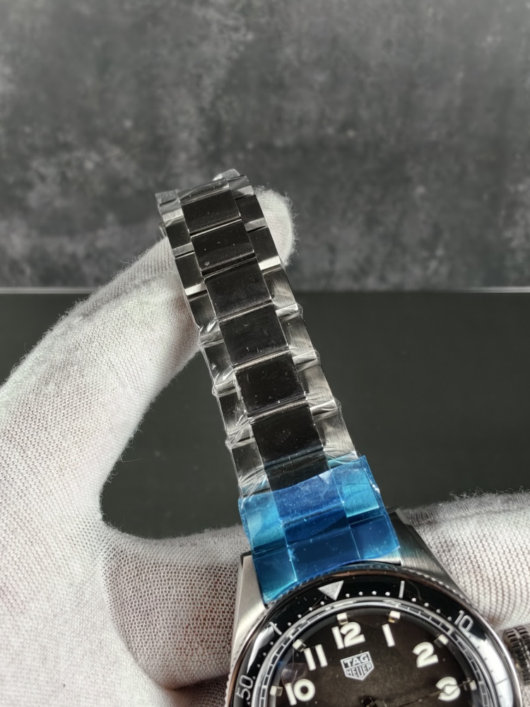 TAG Heuer Autavia 42mm Black – Swiss Sellita SW200 Automatic Movement