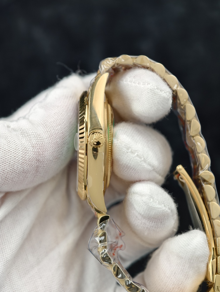 QF V9 Day-Date 40mm Yellow Gold Green Ombré – 210g JH3255 Free-Sprung Super Clone