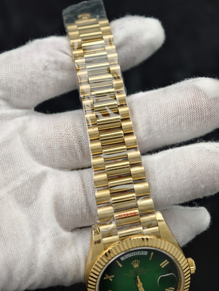 QF V9 Day-Date 40mm Yellow Gold Green Ombré – 210g JH3255 Free-Sprung Super Clone