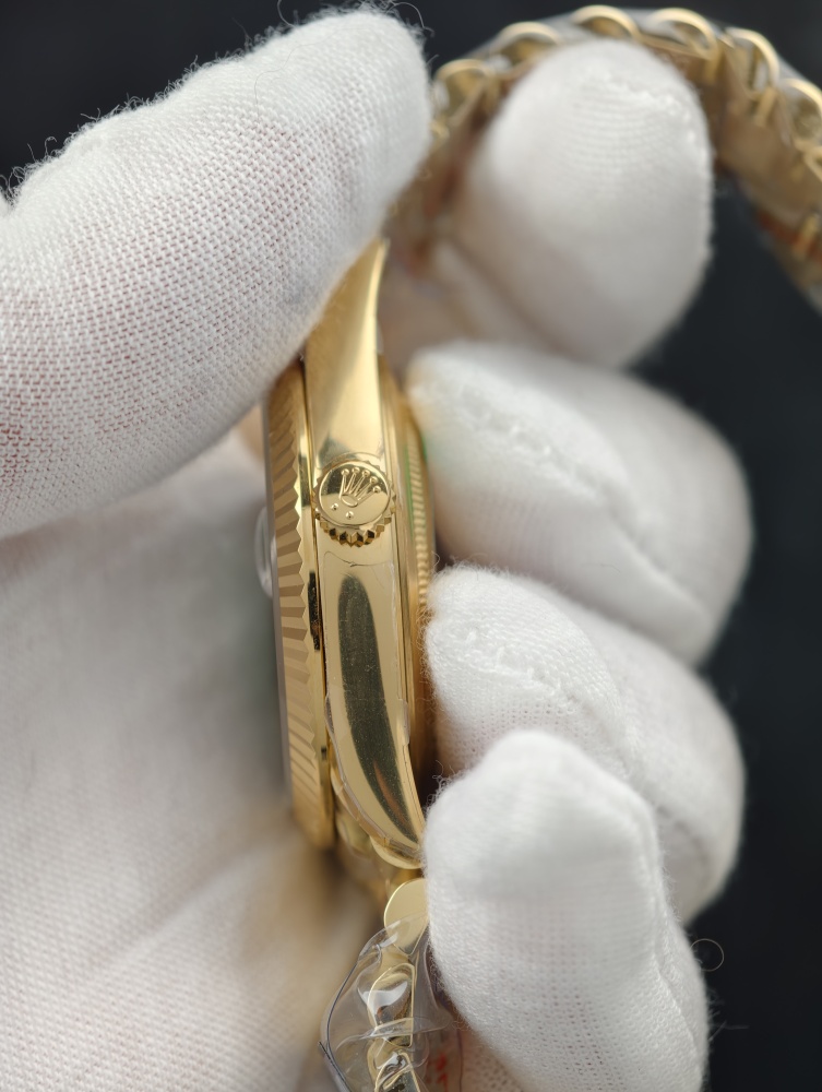 QF V9 Day-Date 40mm Yellow Gold Green Ombré – 210g JH3255 Free-Sprung Super Clone