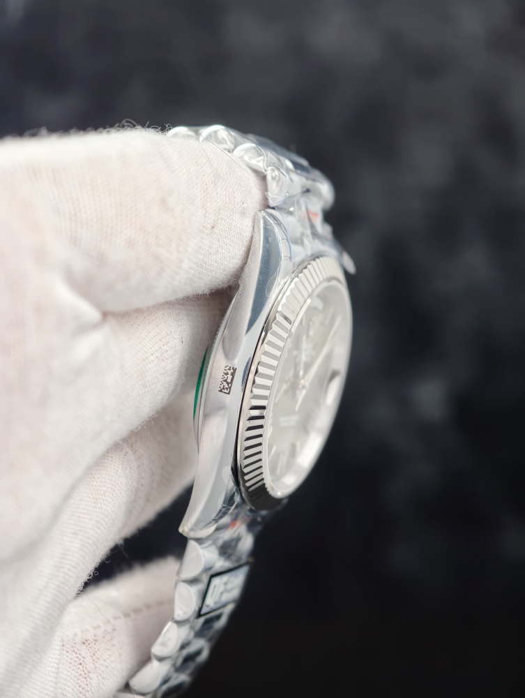 QF V9 Day-Date 40mm White Gold Green Dial – JH3255 Free-Sprung Super Clone 210g