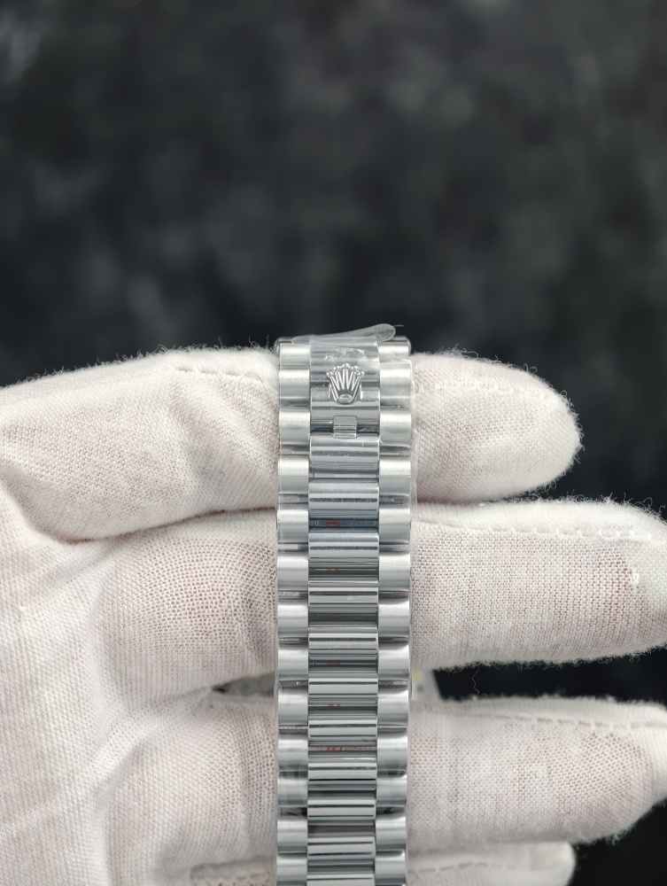 QF V9 Day-Date 40mm White Gold Green Dial – JH3255 Free-Sprung Super Clone 210g